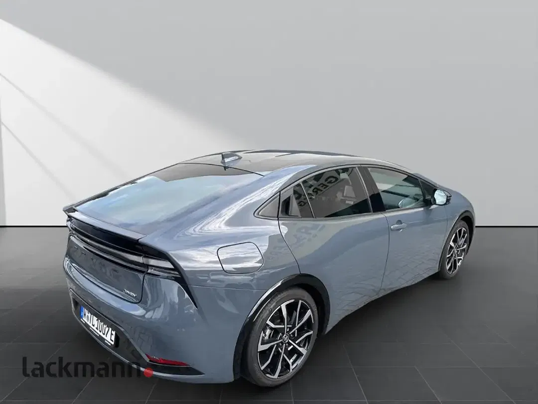 Toyota Prius PHEV Executive - Thumbnail 5
