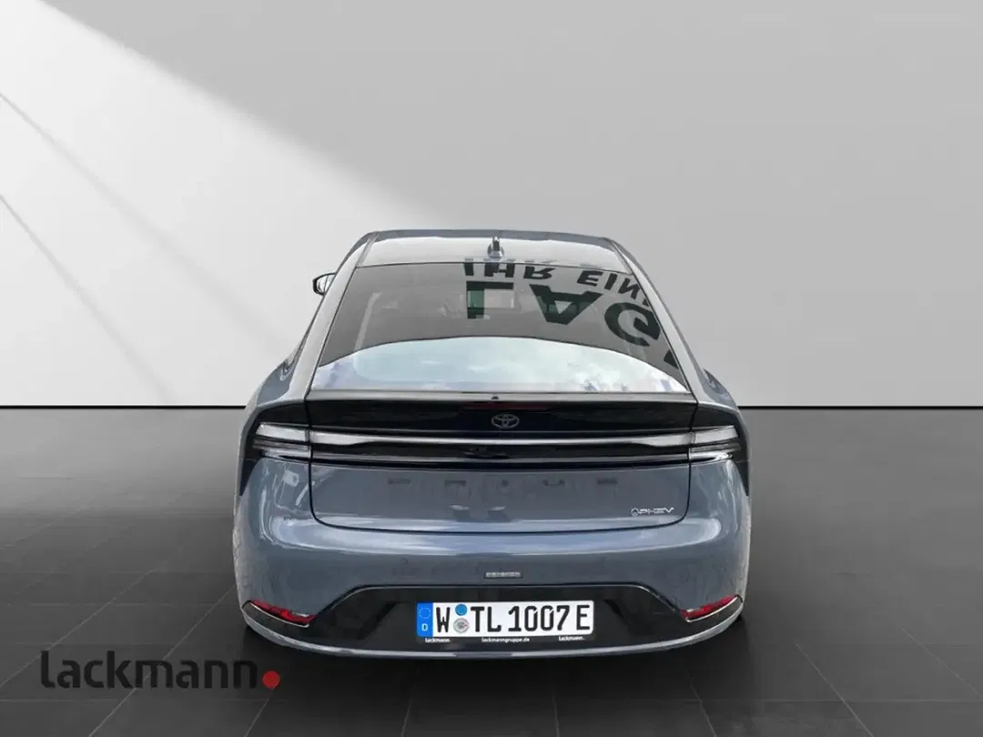 Toyota Prius PHEV Executive - Thumbnail 6