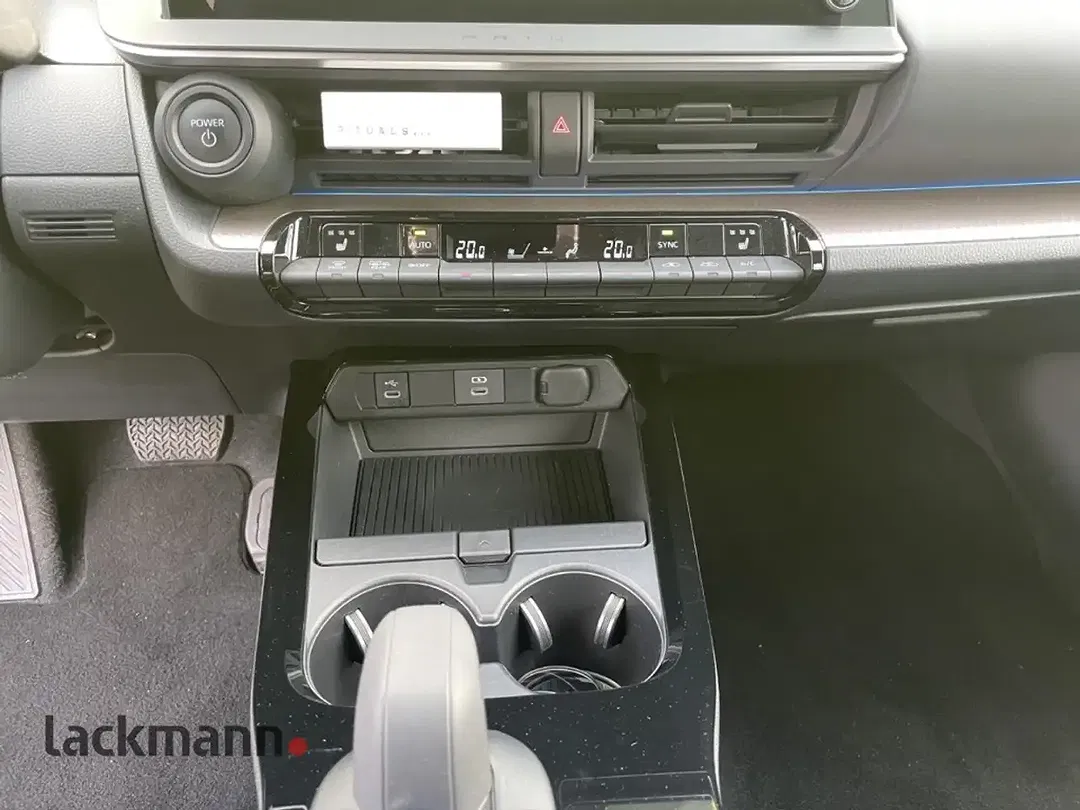 Toyota Prius PHEV Executive - Thumbnail 8