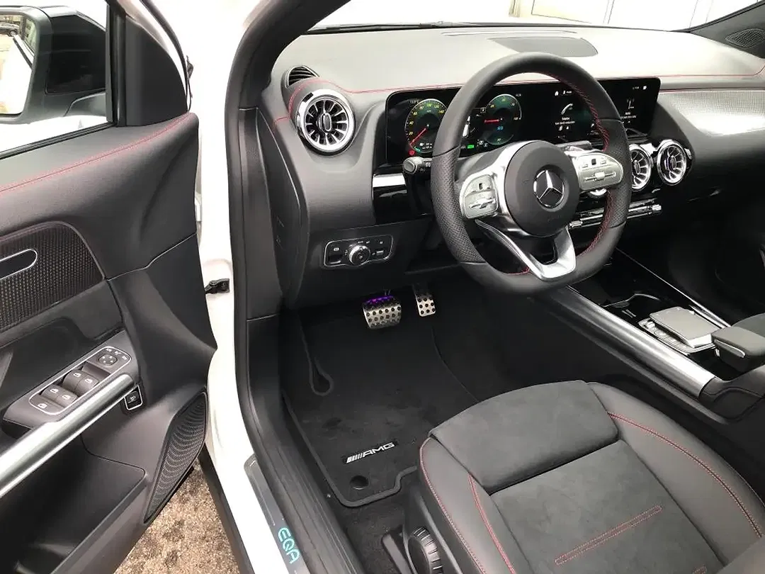 Mercedes-Benz EQA 250 AMG Night - Thumbnail 3