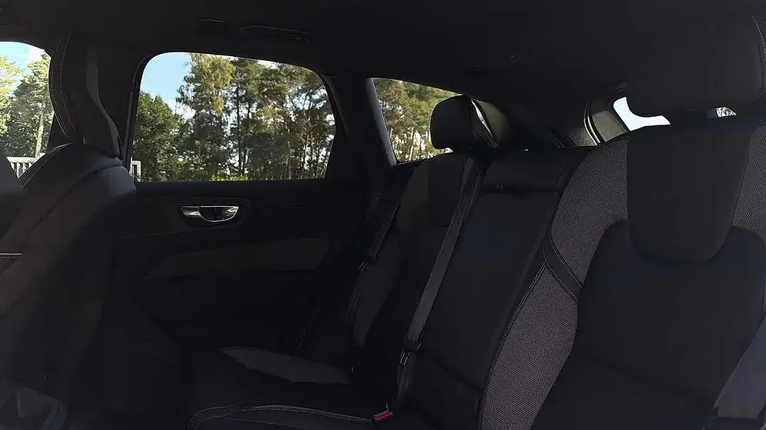 Volvo XC60 T6 AWD Edition Plus - Thumbnail 12