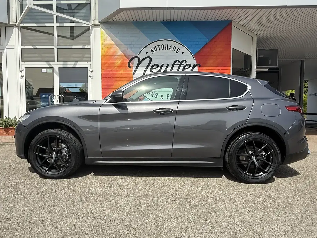 Alfa Romeo Stelvio Q4 Super - Thumbnail 4