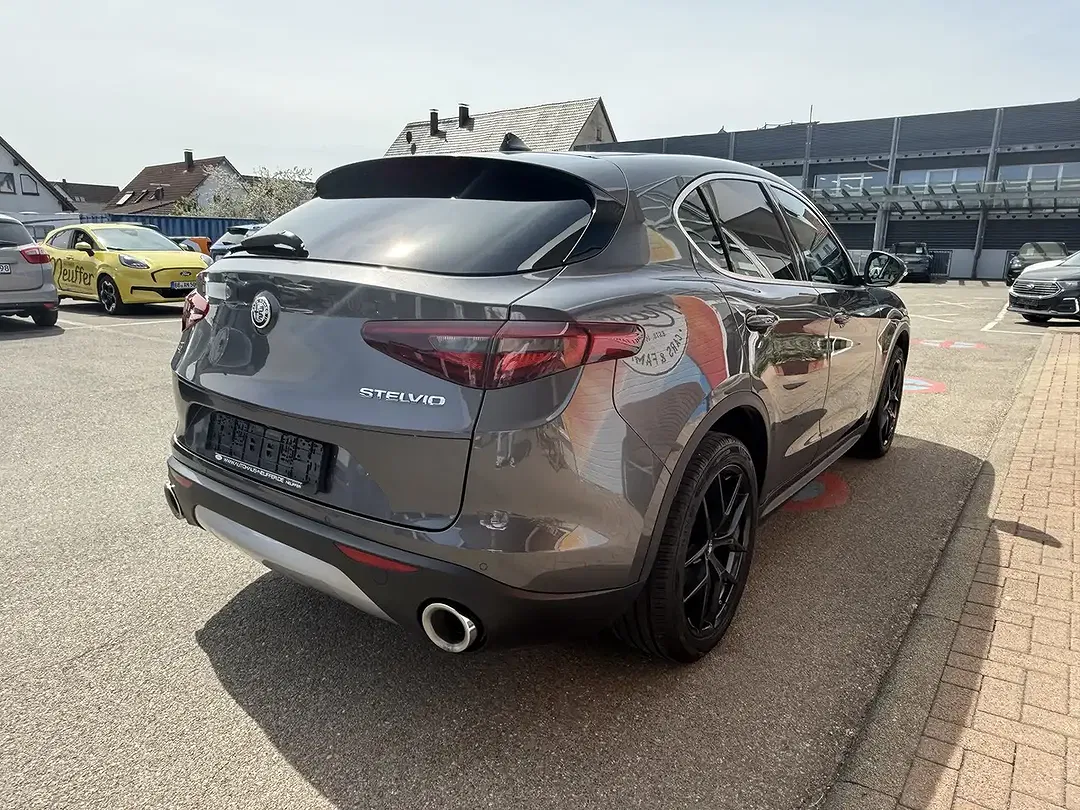 Alfa Romeo Stelvio Q4 Super - Thumbnail 7