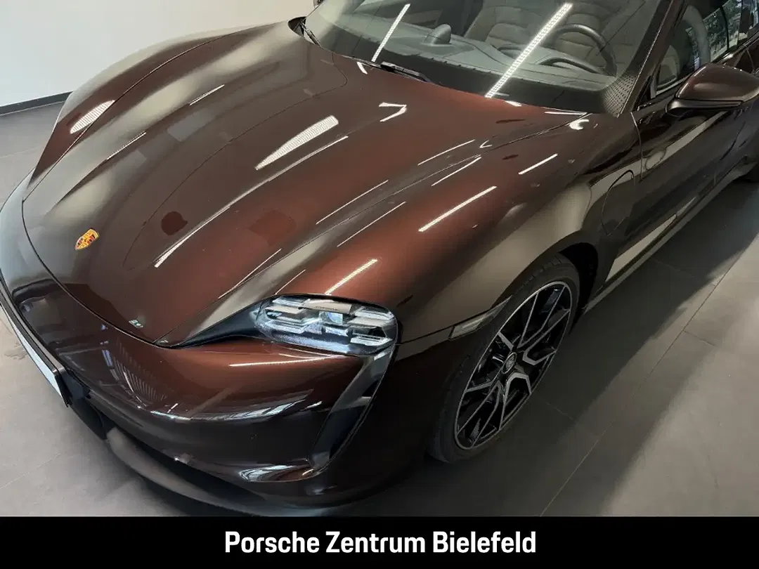 Porsche Taycan - Thumbnail 10