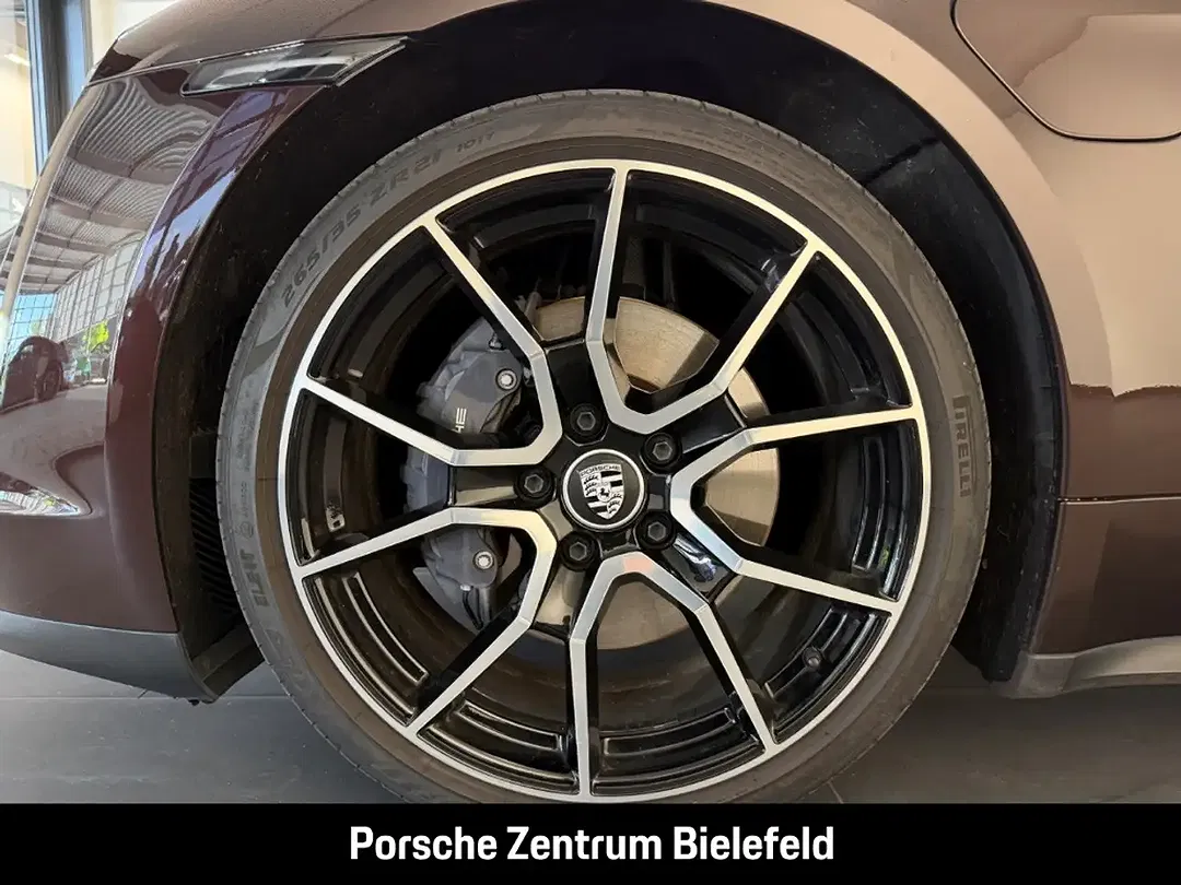 Porsche Taycan - Thumbnail 11
