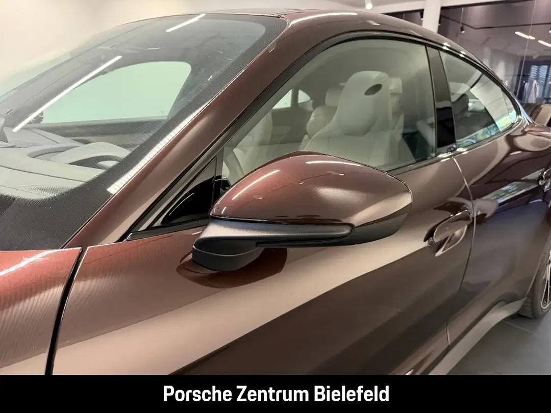 Porsche Taycan - Thumbnail 12
