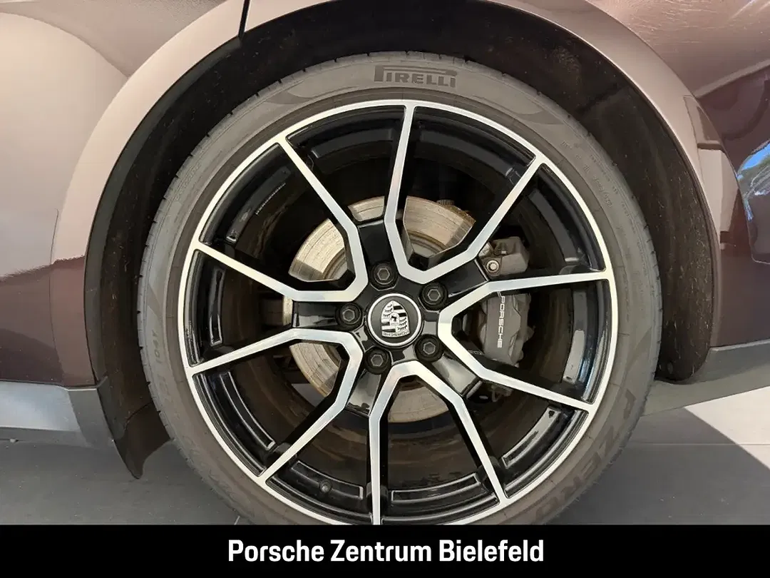 Porsche Taycan - Thumbnail 13