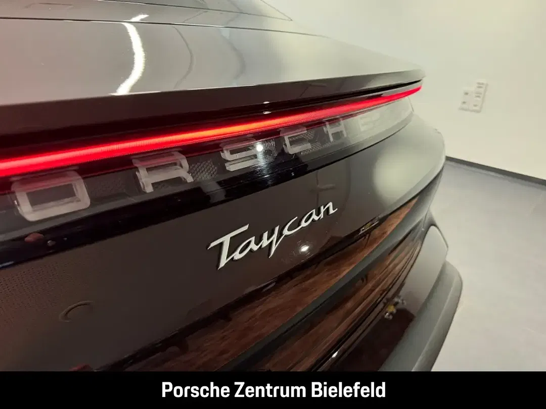 Porsche Taycan - Thumbnail 15