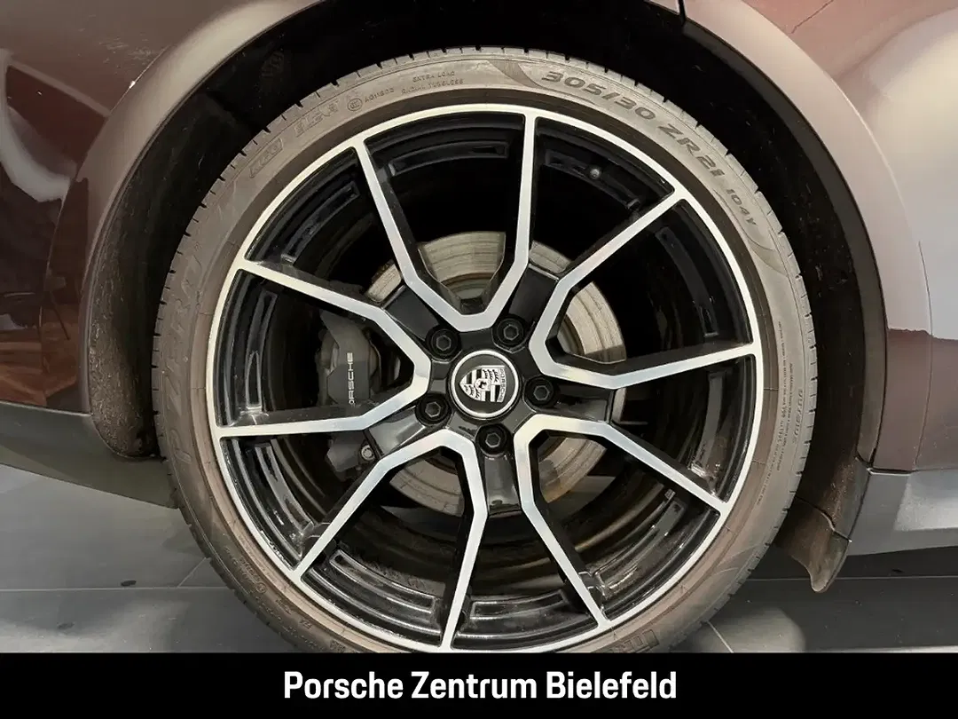 Porsche Taycan - Thumbnail 17