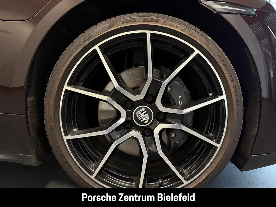 Porsche Taycan - Thumbnail 18