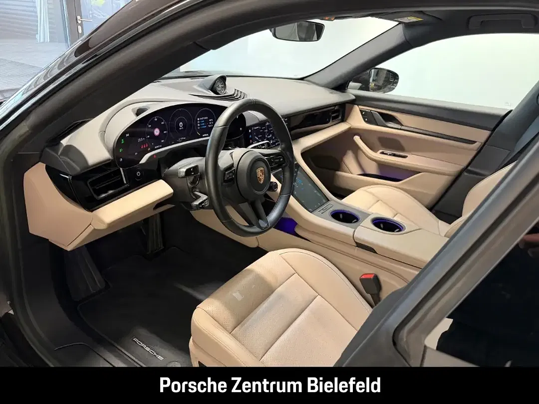 Porsche Taycan - Thumbnail 19