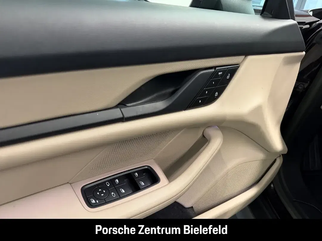Porsche Taycan - Thumbnail 22