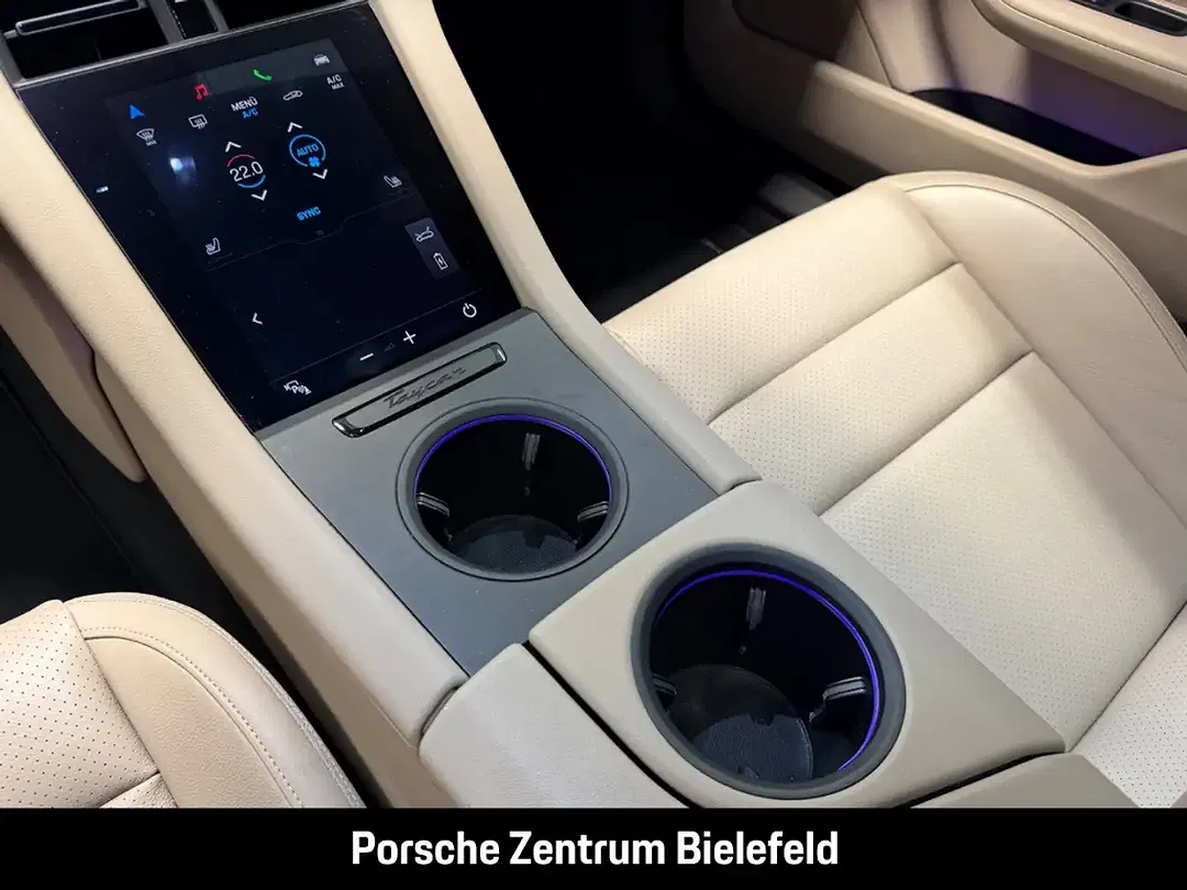 Porsche Taycan - Thumbnail 26