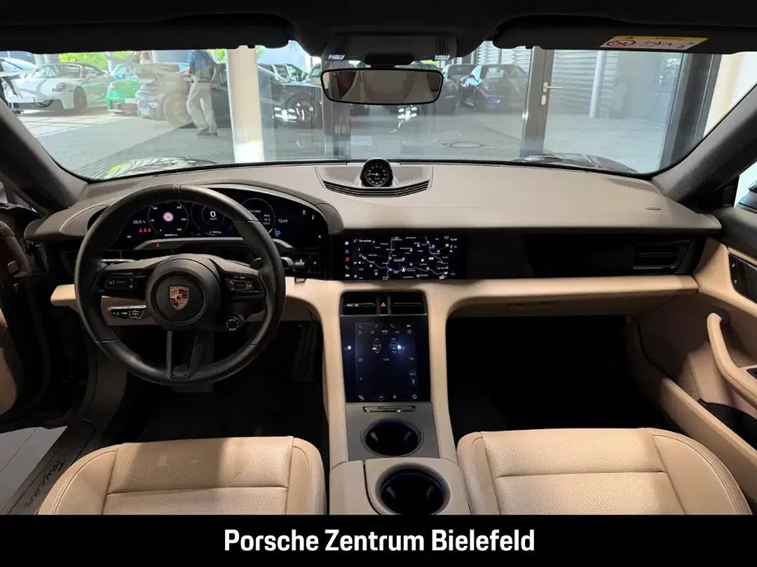 Porsche Taycan - Thumbnail 27