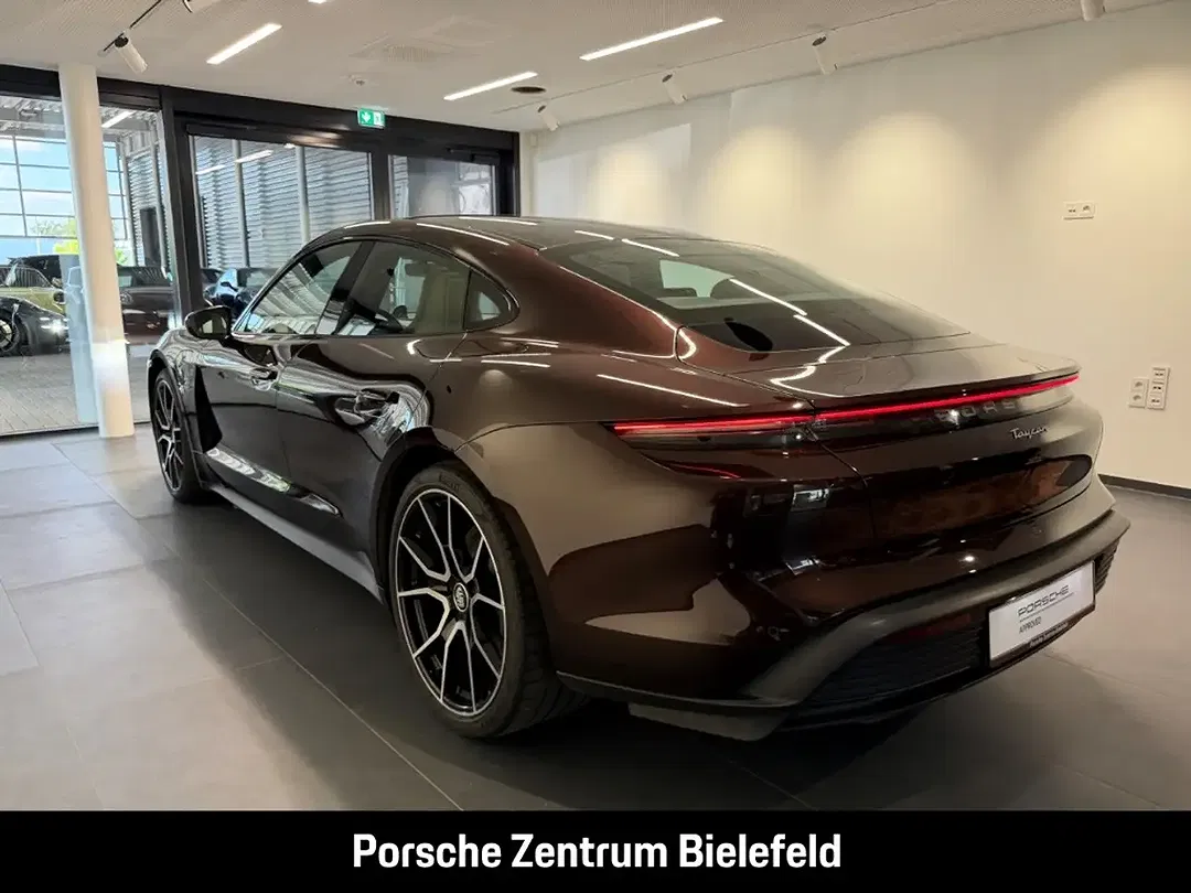 Porsche Taycan - Thumbnail 4