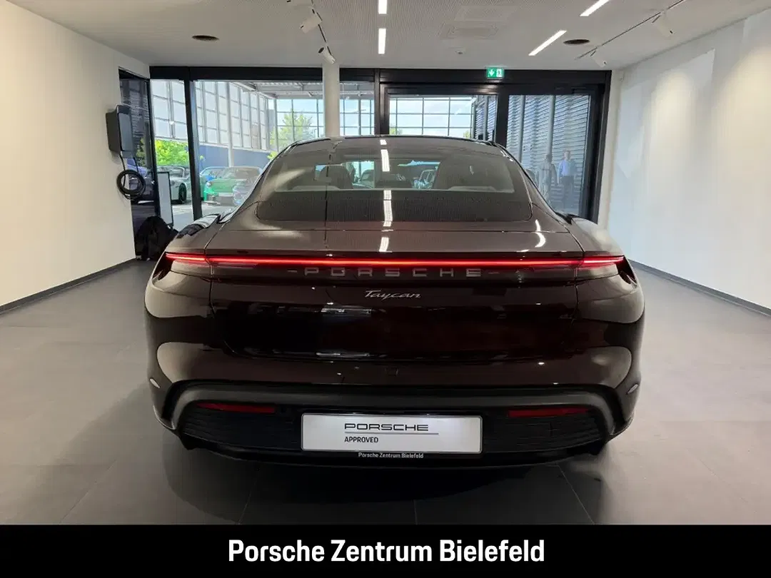 Porsche Taycan - Thumbnail 5