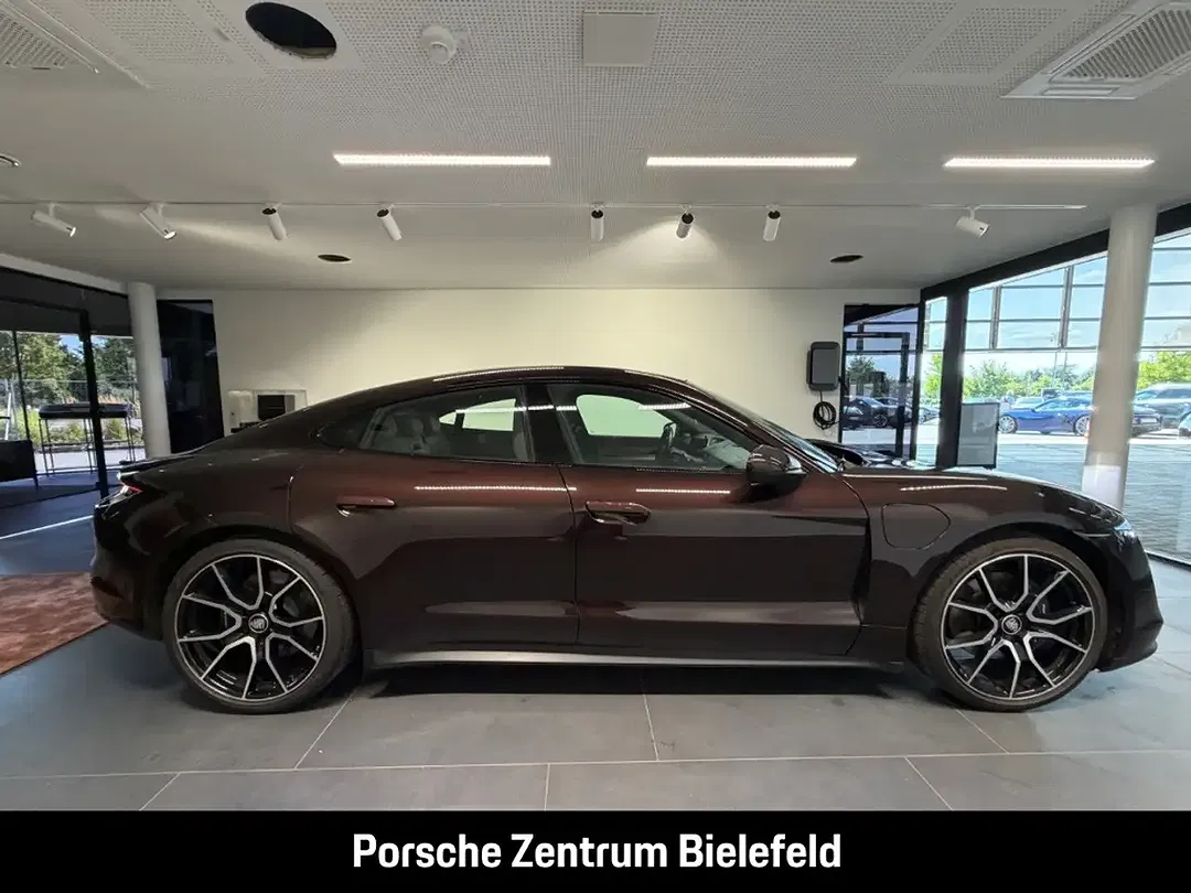Porsche Taycan - Thumbnail 7
