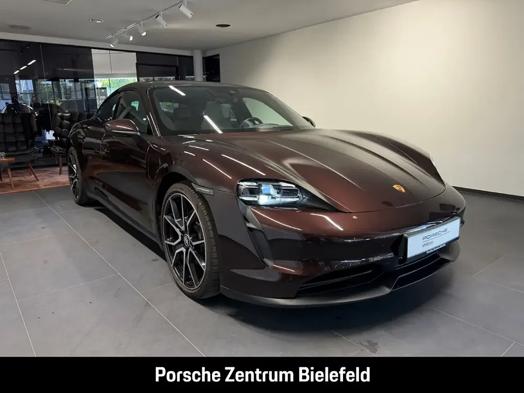 Porsche Taycan - Thumbnail 8