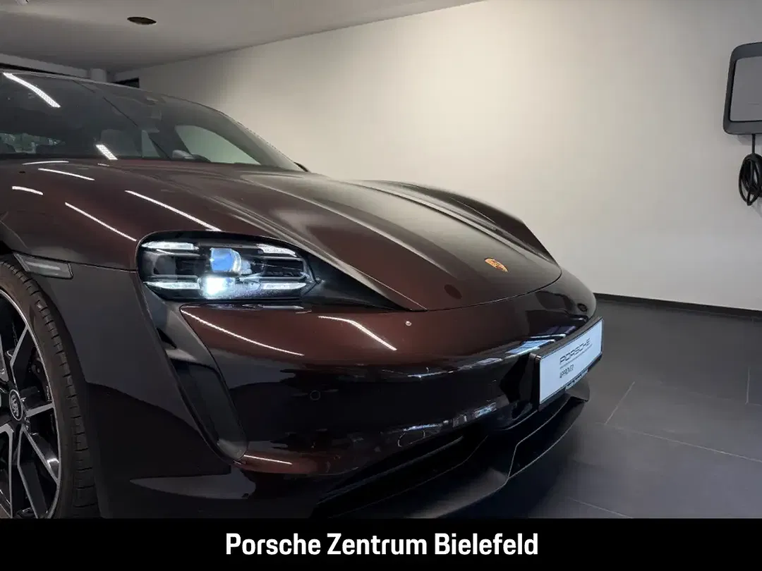 Porsche Taycan - Thumbnail 9