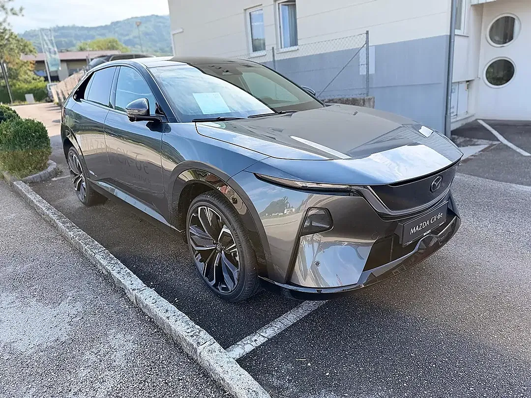 Mazda CX-6e Takumi - Thumbnail 3