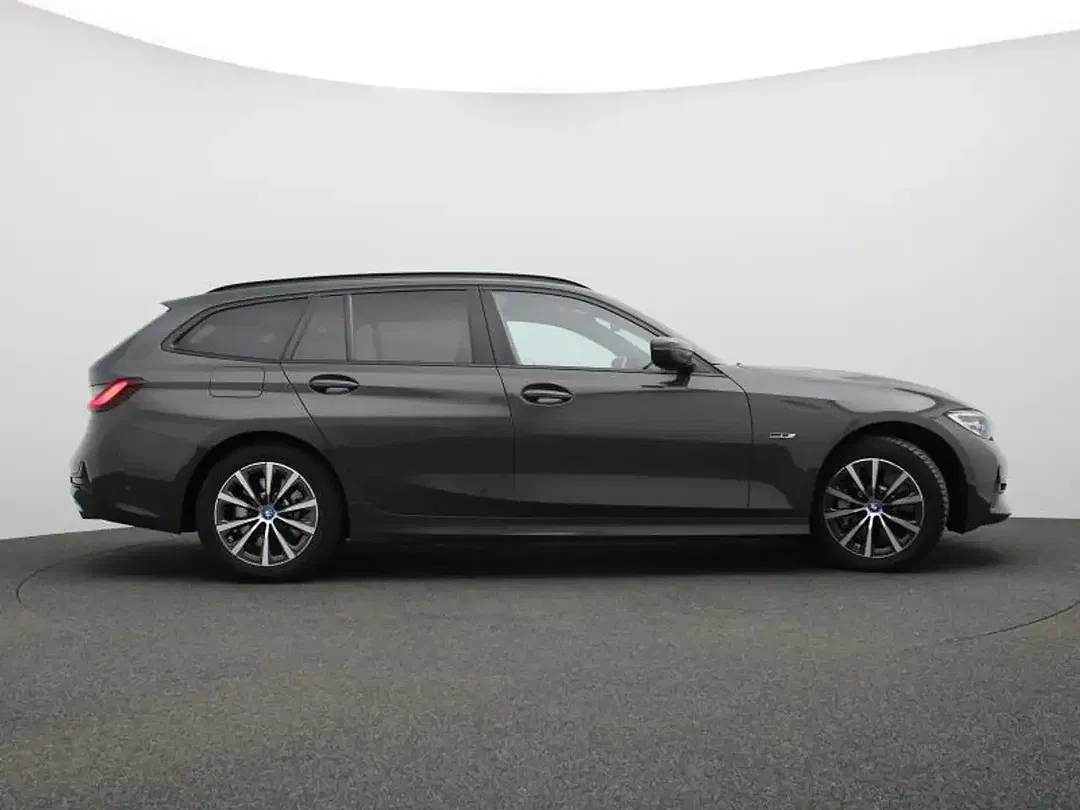 BMW 330 Touring - Thumbnail 3