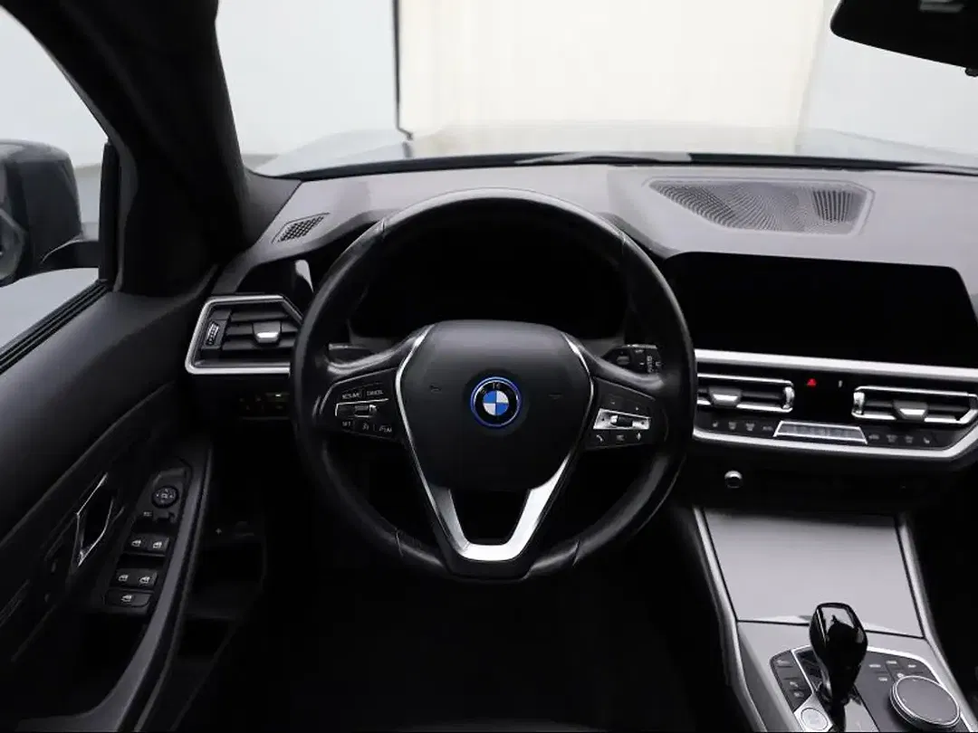 BMW 330 Touring - Thumbnail 9