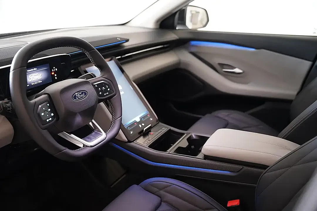 Ford Explorer Premium - Thumbnail 11