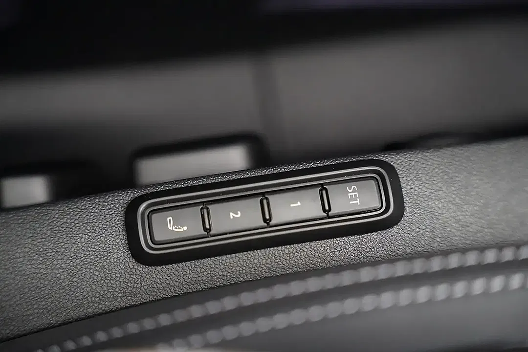 Ford Explorer Premium - Thumbnail 12