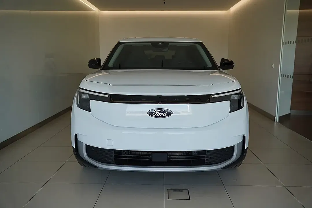 Ford Explorer Premium - Thumbnail 3