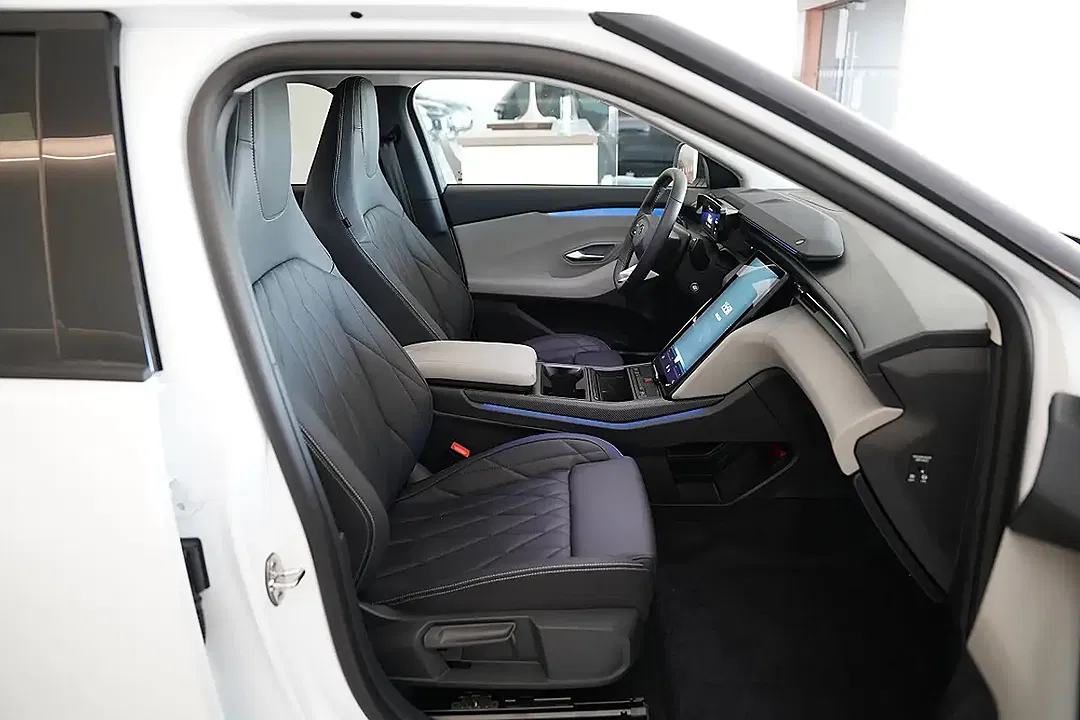Ford Explorer Premium - Thumbnail 4