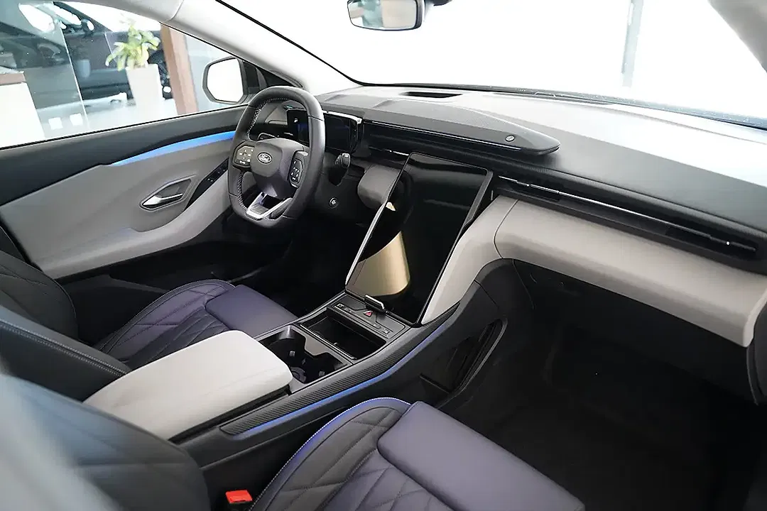 Ford Explorer Premium - Thumbnail 7