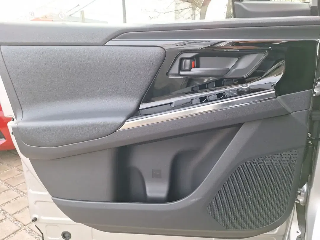 Toyota bZ4X - Thumbnail 13