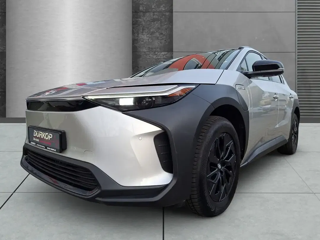 Toyota bZ4X - Thumbnail 4