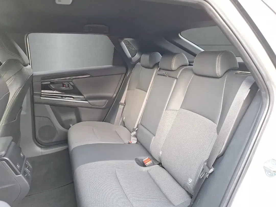 Toyota bZ4X - Thumbnail 9