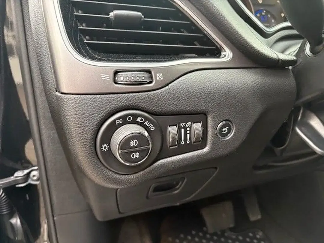 Jeep Cherokee 4x4 Overland - Thumbnail 11