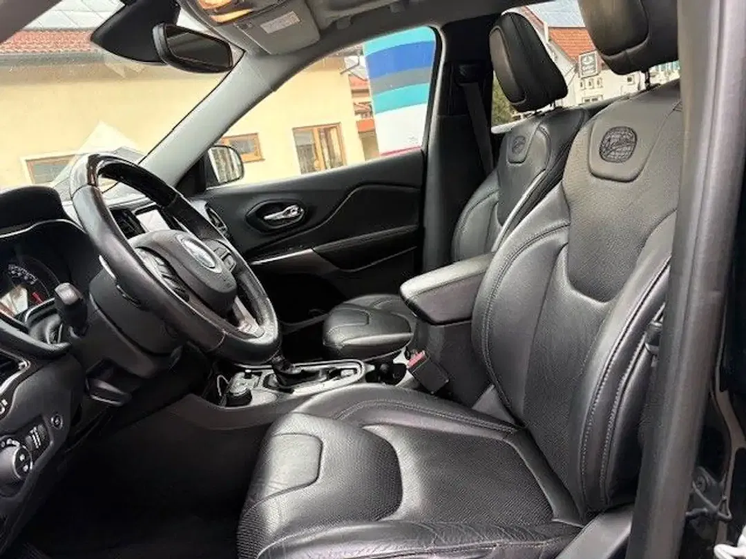 Jeep Cherokee 4x4 Overland - Thumbnail 12