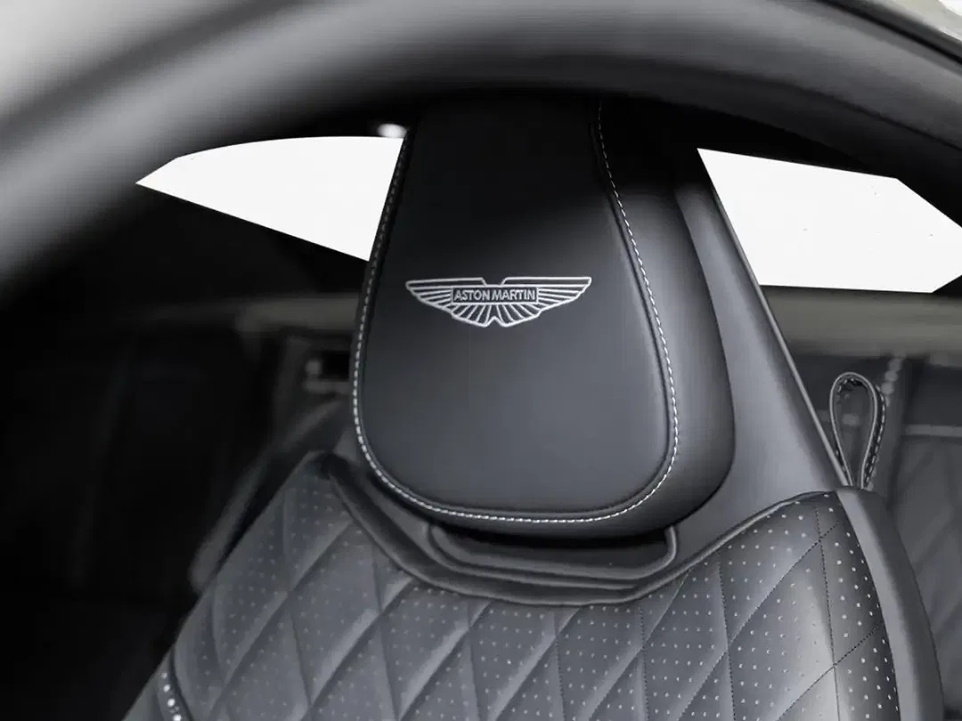 Aston Martin DB12 Coupe - Thumbnail 5