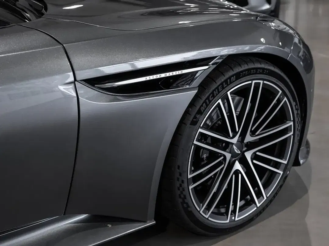 Aston Martin DB12 Coupe - Thumbnail 9
