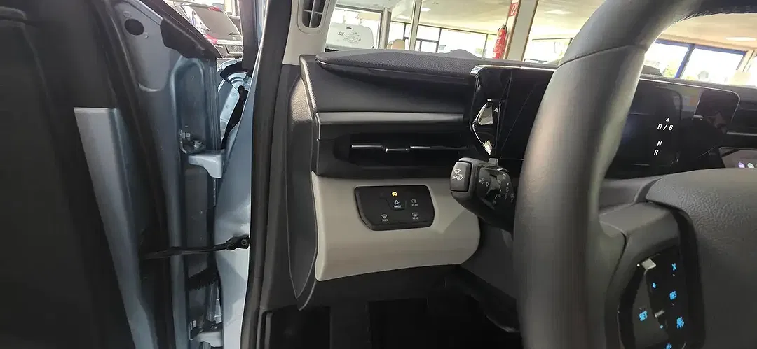 Ford Explorer Extended Range - Thumbnail 11