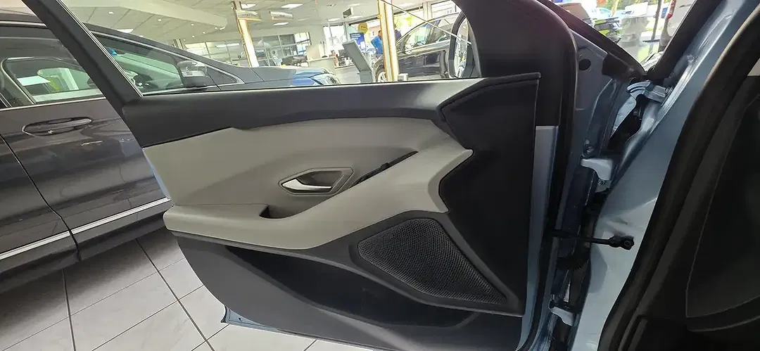 Ford Explorer Extended Range - Thumbnail 12