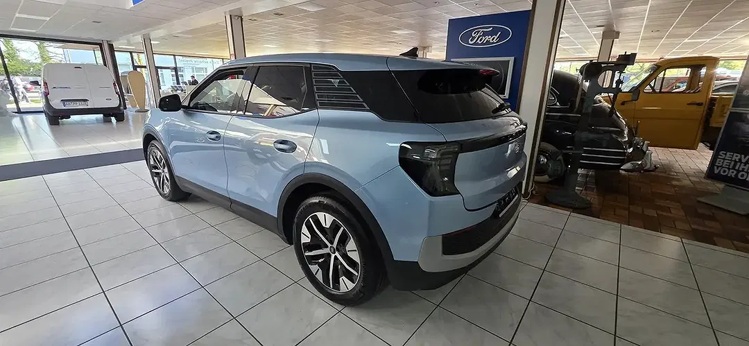 Ford Explorer Extended Range - Thumbnail 3