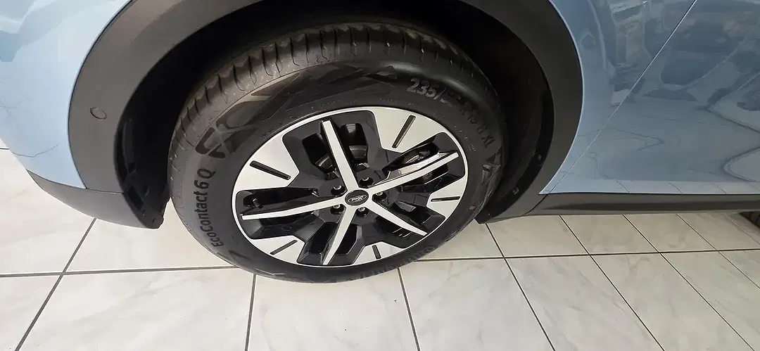 Ford Explorer Extended Range - Thumbnail 5