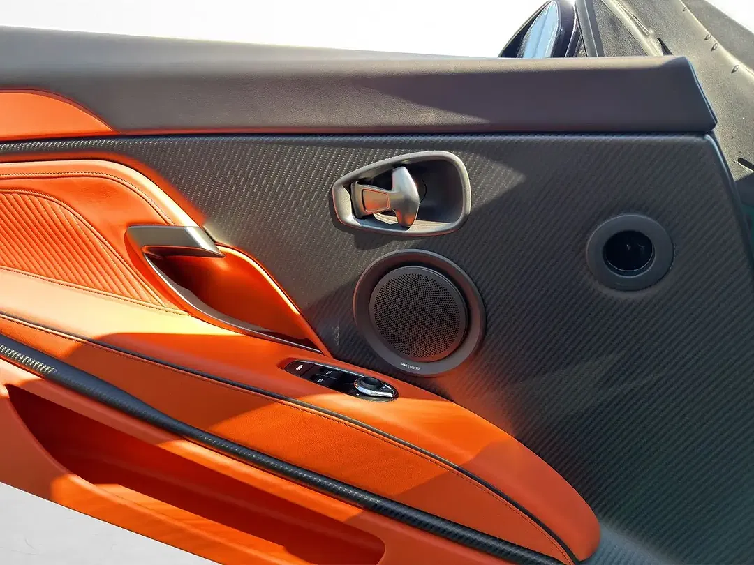 Aston Martin DBS 770 5.2 V12 Ultimate Volante - Thumbnail 12