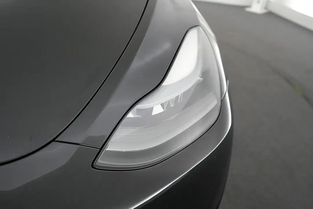 Tesla Model Y Dual Motor Long Range - Thumbnail 11