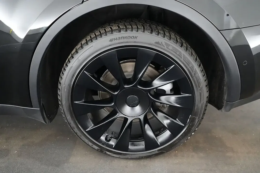 Tesla Model Y Dual Motor Long Range - Thumbnail 12