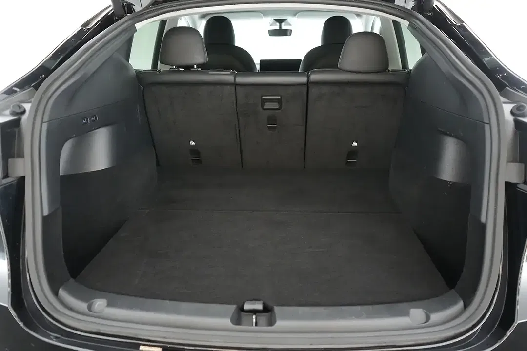 Tesla Model Y Dual Motor Long Range - Thumbnail 15