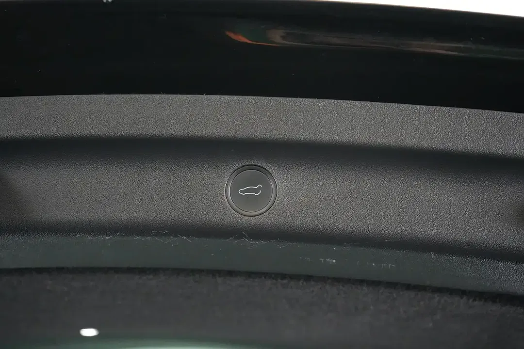 Tesla Model Y Dual Motor Long Range - Thumbnail 16