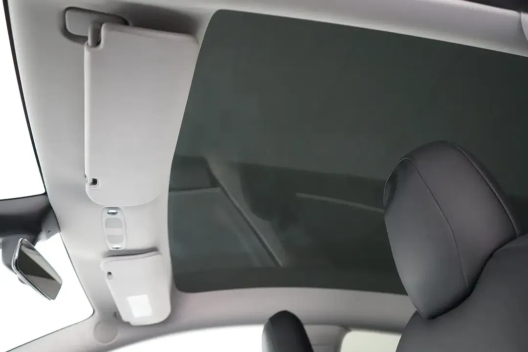 Tesla Model Y Dual Motor Long Range - Thumbnail 20