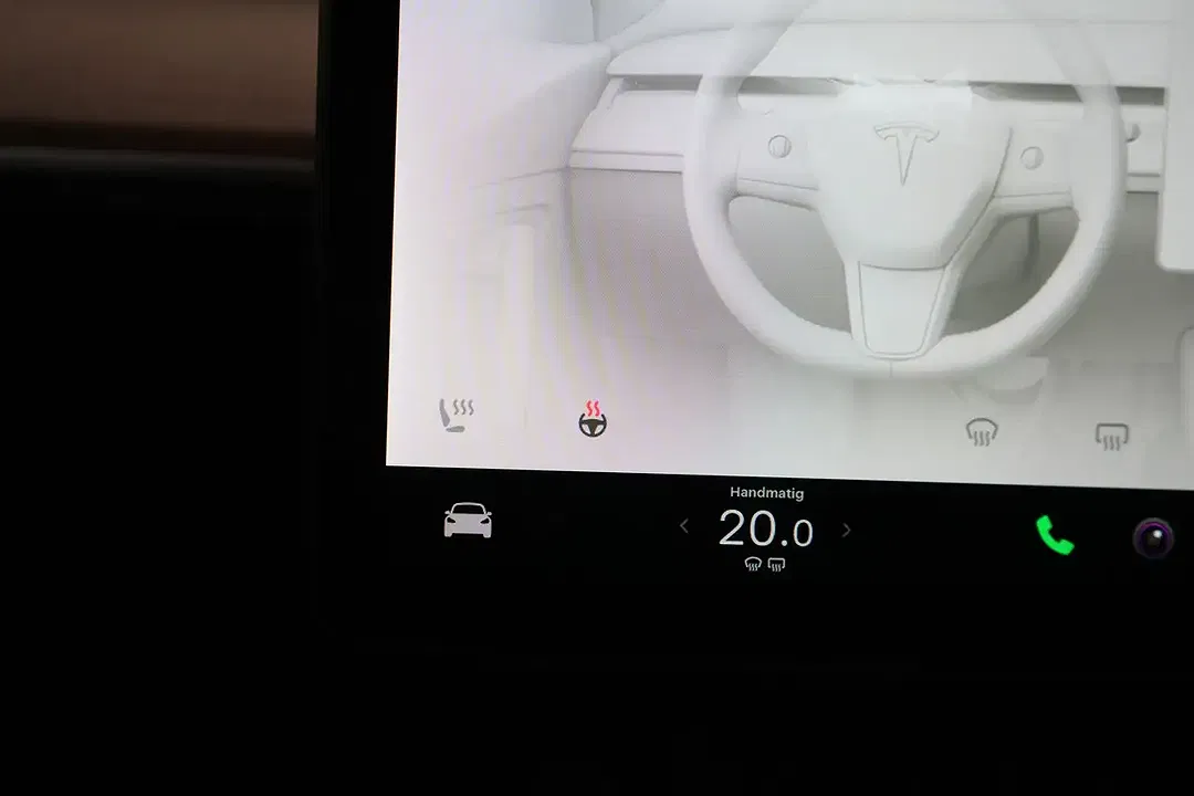 Tesla Model Y Dual Motor Long Range - Thumbnail 22