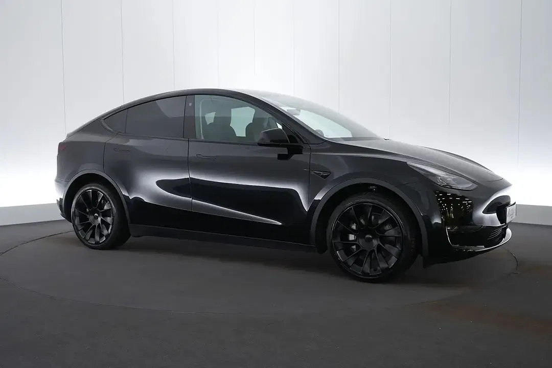 Tesla Model Y Dual Motor Long Range - Thumbnail 25